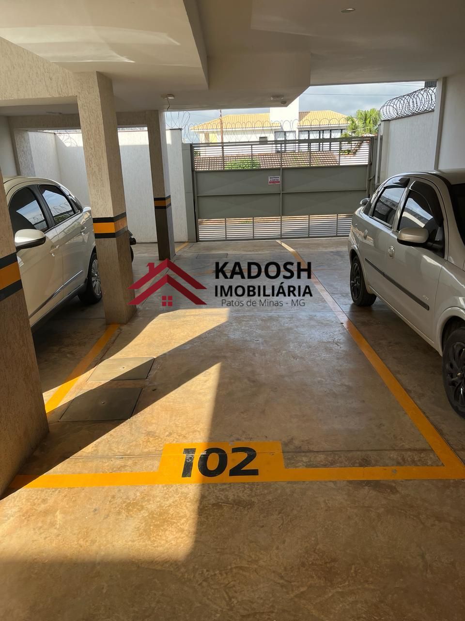 99a0dcfb-f52b-437b-84a3-d18c3e9a3d5f